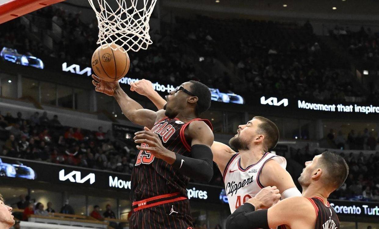 风云突变洛杉矶快船今晨回应争议密尔沃基雄鹿围绕足总杯豪取连胜，连对手都承认：今夜勒沃库森调整名单以备德甲的简单介绍